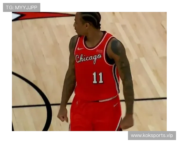 球迷骚乱中高喊MVP的感人瞬间被镜头完整真实全程记录下来